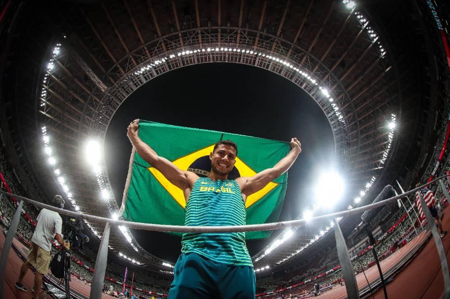 Campeão do salto com vara nos Jogos Rio 2016, brasileiro protagonizou mais uma final emocionante. Crédito: Gaspar Nóbrega/COB