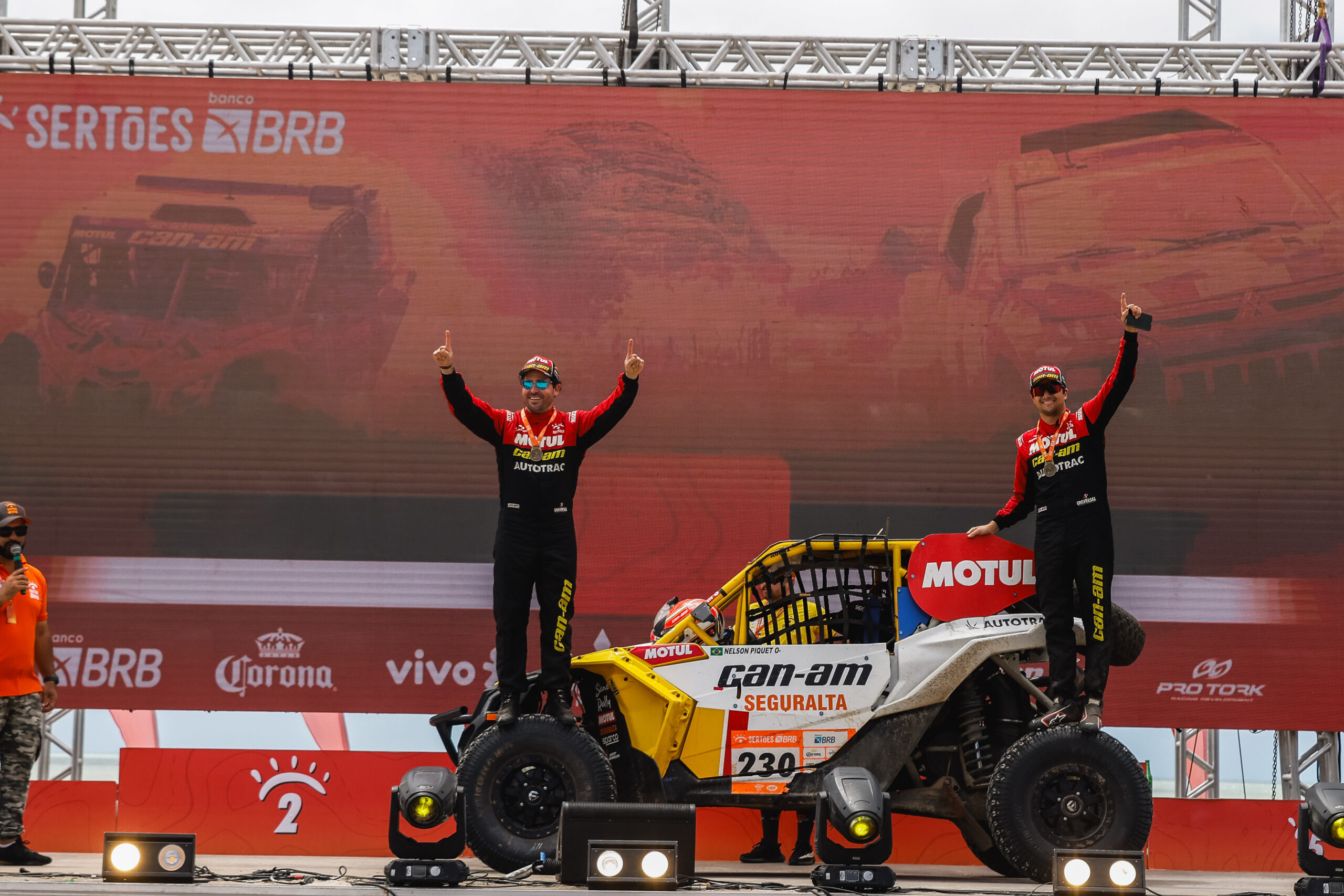 Nelsinho Piquet e Cesar Peduti são campeões do Rally do Sertões na classe UTV3