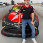 elipe Baptista com tudo pronto para a estreia na Texaco Racing (Divulgação | Texaco Racing)