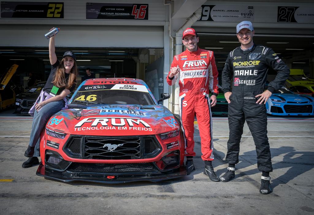 Ford Mustang #46 de Vitor Genz/Arthur Scherer recebeu pintura de Jaque Carvalho(Clayton Medeiros / SiGCom)