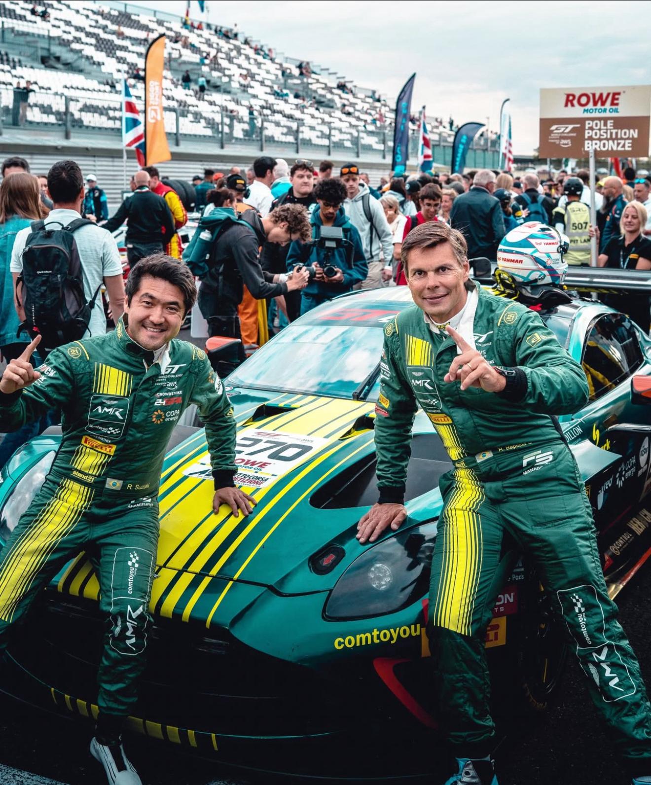 Suzuki e Baptista comemoram pole em Magny-Cours (Divulgação) 