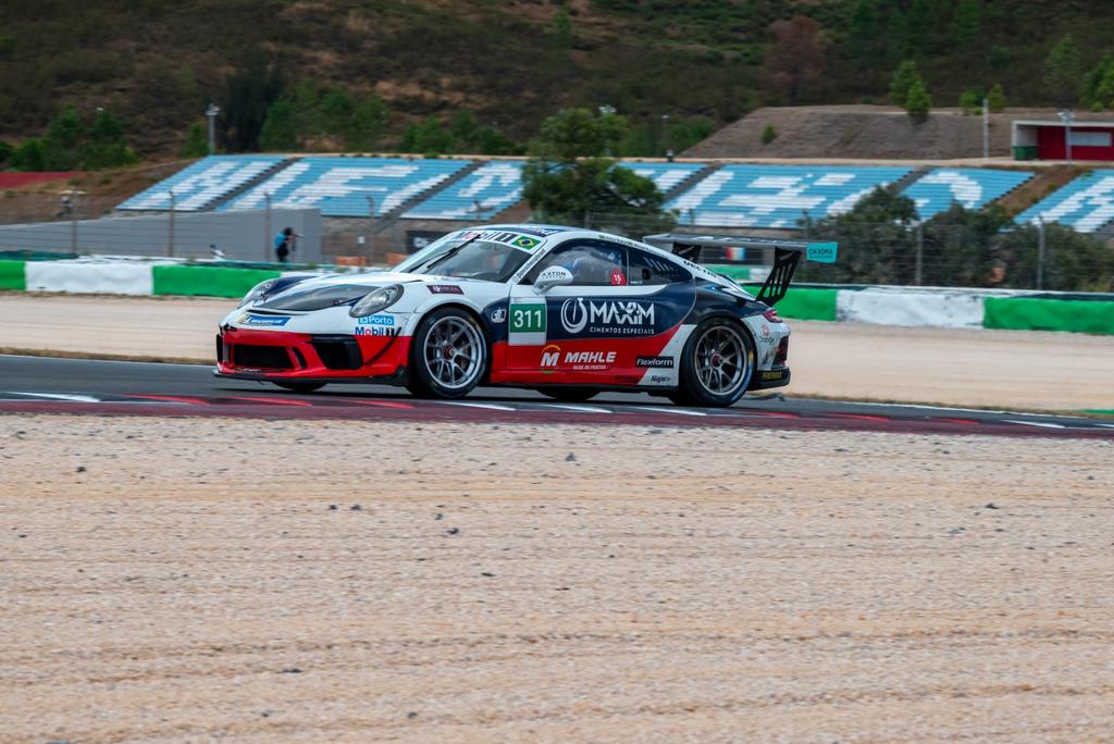 Porsche Endurance Cup: Witold Ramasauskas e Victor Mahle vencem em Portugal