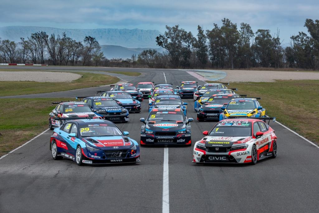 Néstor Girolami dita o ritmo da sexta-feira da Bradesco TCR South America em Córdoba